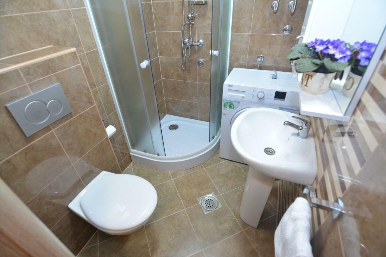 Apartment Petra Тиват Екстериор снимка
