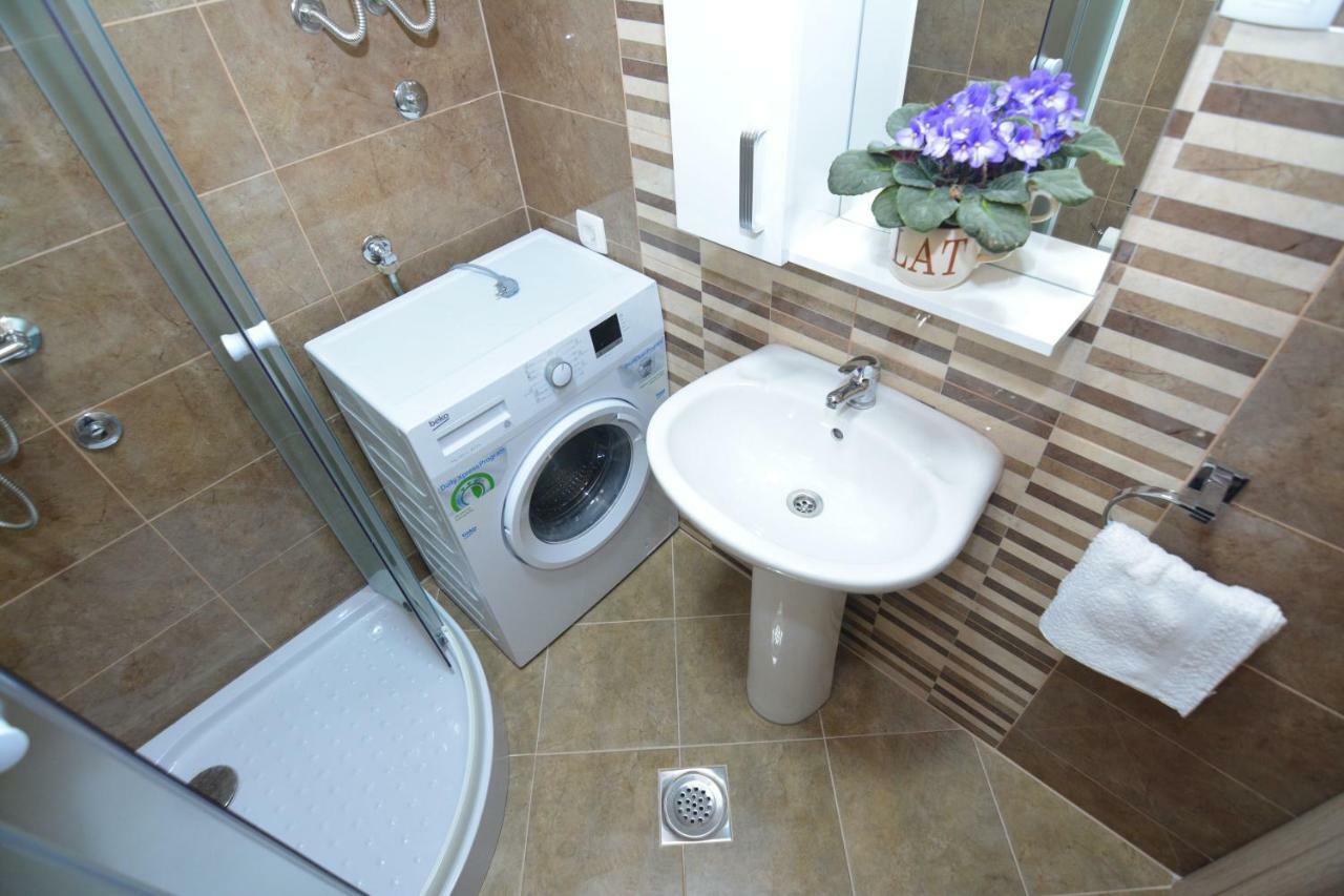 Apartment Petra Тиват Екстериор снимка